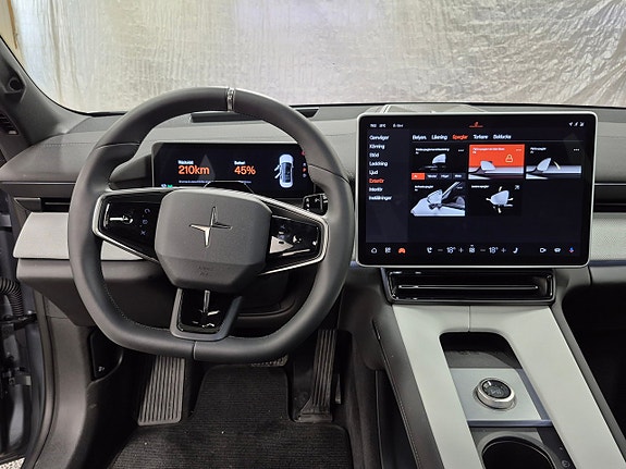 Polestar 4 6 of 9