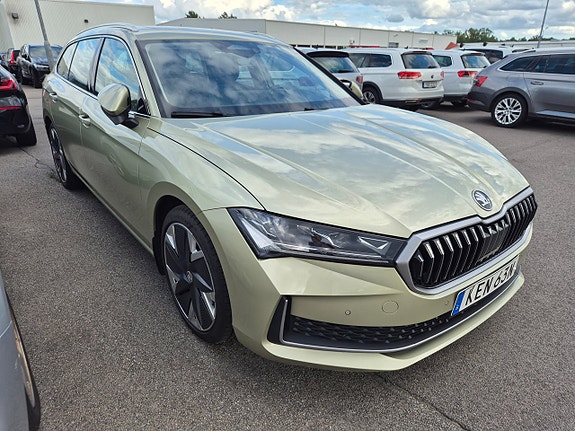 Skoda Superb 2 of 5