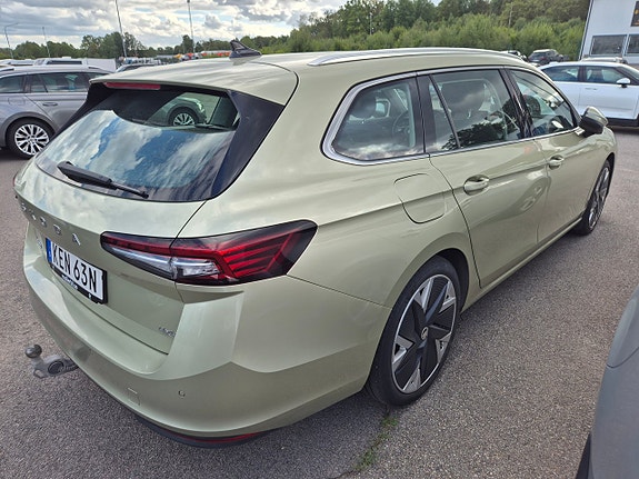 Skoda Superb 3 of 5