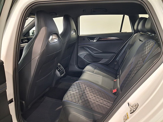 Volkswagen Passat 4 of 6
