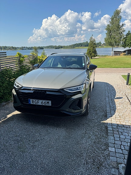 Audi Q8 2 of 7