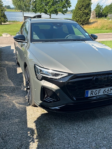 Audi Q8 3 of 7