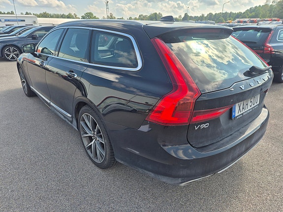 Volvo V90 2 of 5