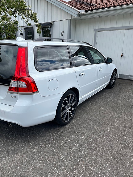 Volvo V70 3 of 3