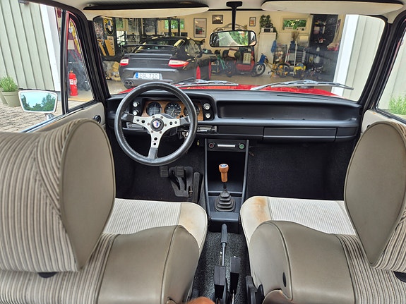 BMW 2002 4 of 9