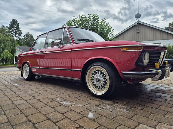 BMW 2002 5 of 9