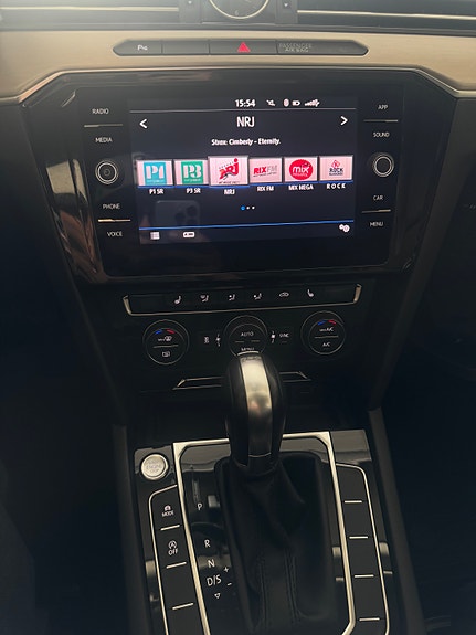 Volkswagen Passat 10 of 22
