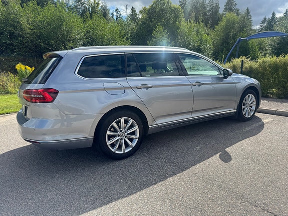 Volkswagen Passat 5 of 22