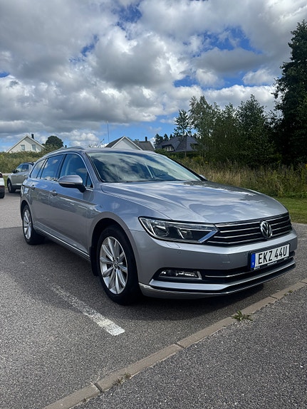 Volkswagen Passat 3 of 22