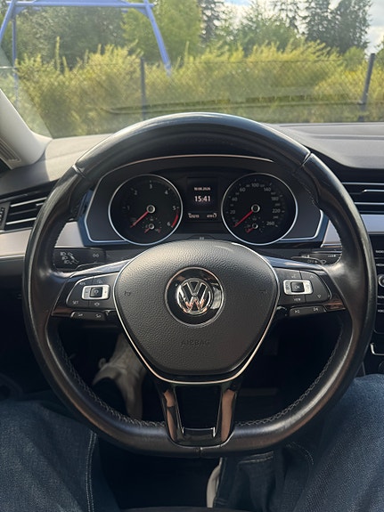 Volkswagen Passat 14 of 22