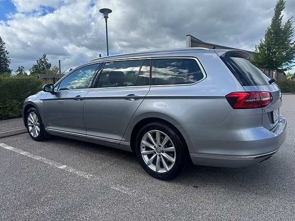 Volkswagen Passat 4 of 22