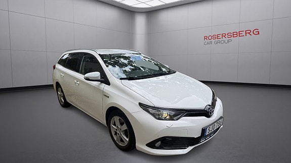Toyota Auris 7 of 12