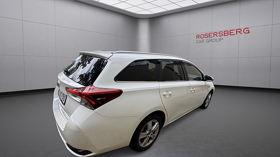 Toyota Auris 5 of 12