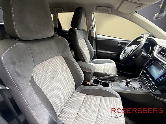 Toyota Auris 8 of 12