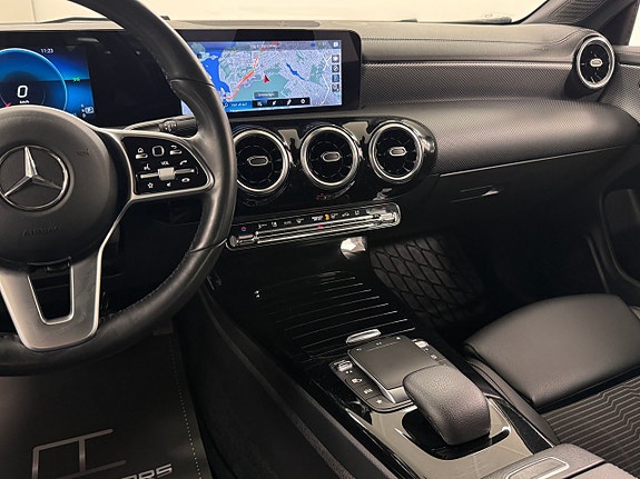 Mercedes-Benz CLA200 8 of 17