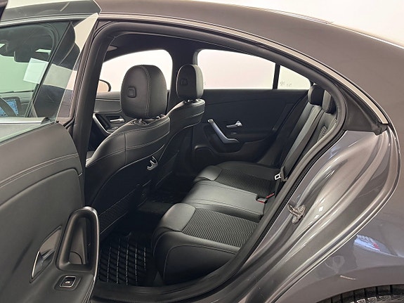Mercedes-Benz CLA200 12 of 17