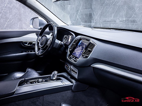 Volvo XC90 13 of 30