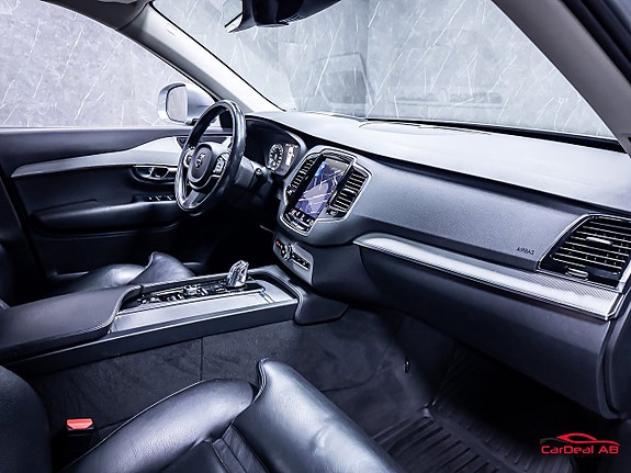 Volvo XC90 14 of 30