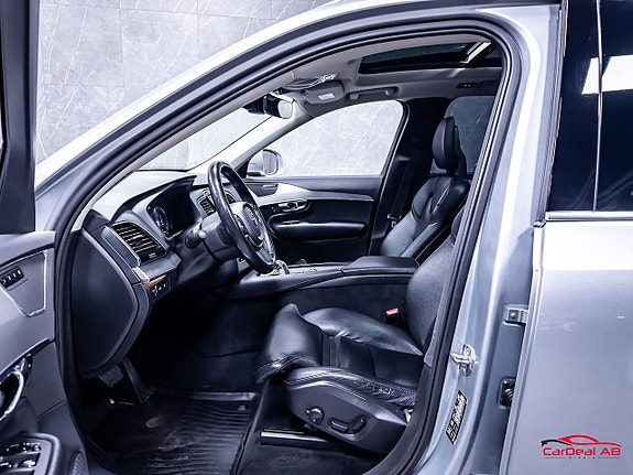 Volvo XC90 10 of 30