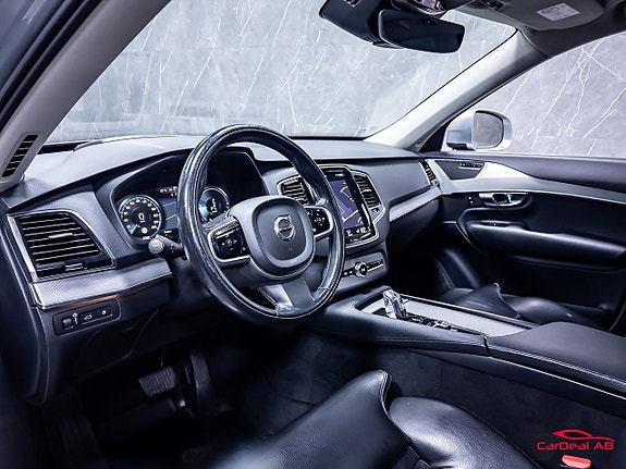 Volvo XC90 11 of 30