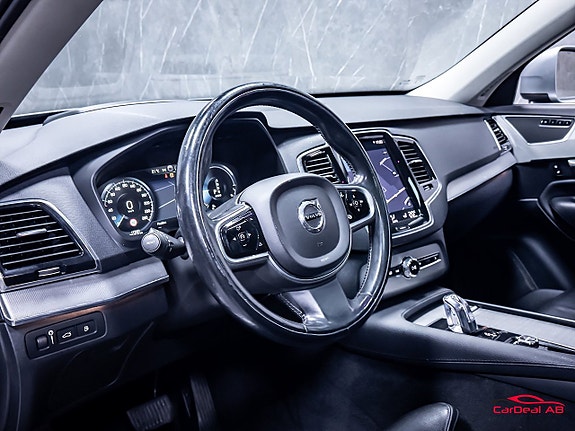 Volvo XC90 12 of 30