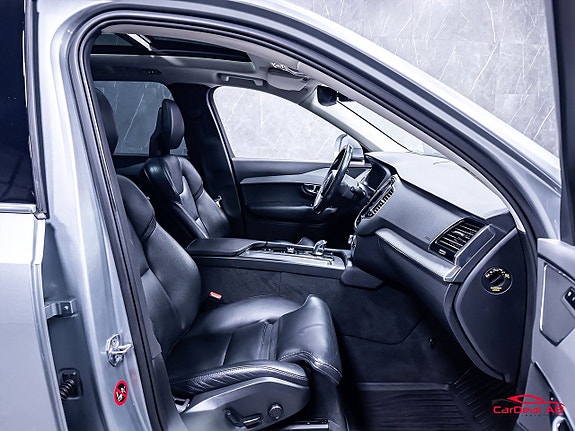 Volvo XC90 15 of 30
