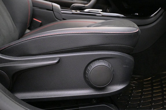Mercedes-Benz CLA250 e 15 of 27