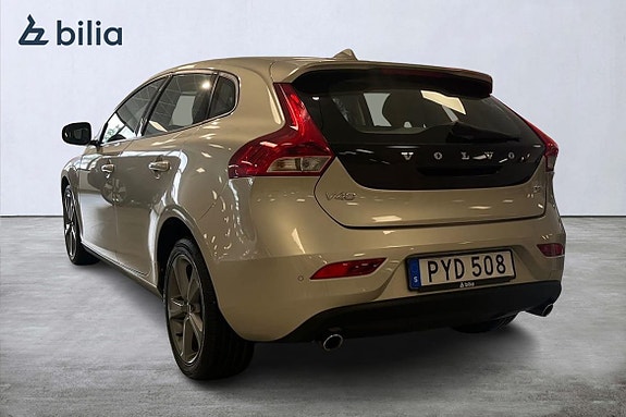 Volvo V40 2 of 21
