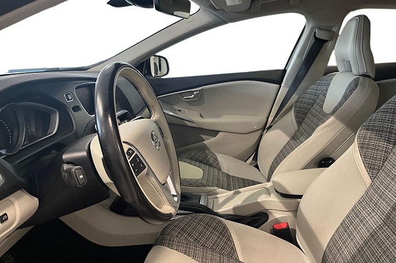 Volvo V40 14 of 21