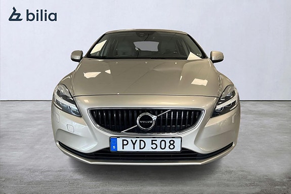 Volvo V40 6 of 21
