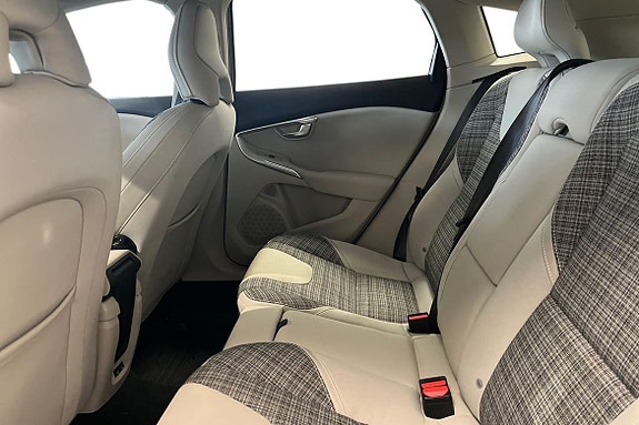 Volvo V40 13 of 21