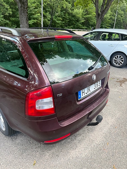 Skoda Octavia 2 of 9