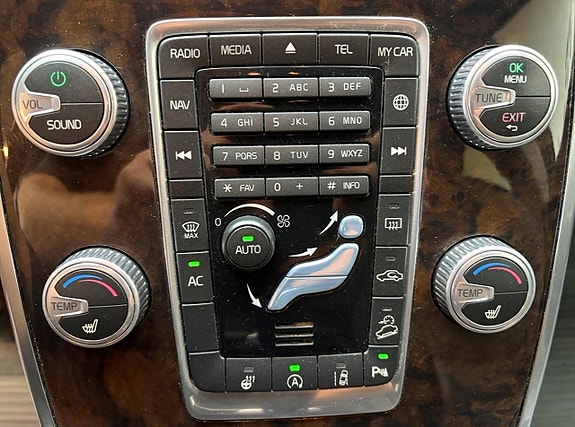 Volvo XC70 11 of 11