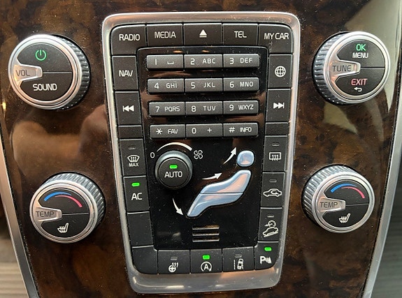 Volvo XC70 11 of 11