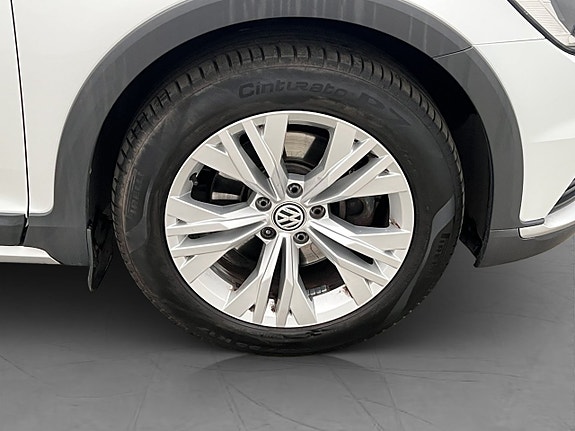 Volkswagen Passat Alltrack 30 of 30