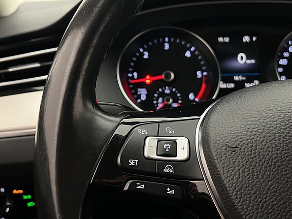 Volkswagen Passat Alltrack 16 of 30