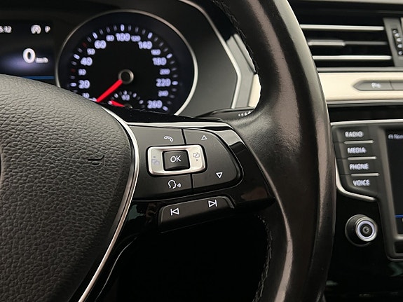 Volkswagen Passat Alltrack 17 of 30
