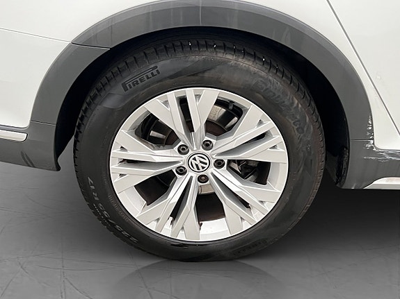 Volkswagen Passat Alltrack 28 of 30