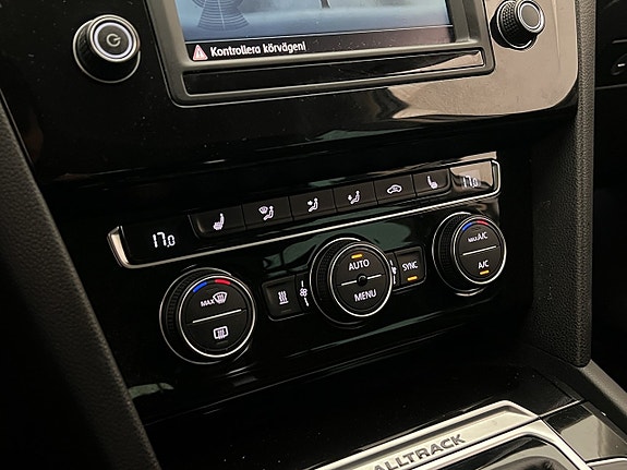 Volkswagen Passat Alltrack 20 of 30