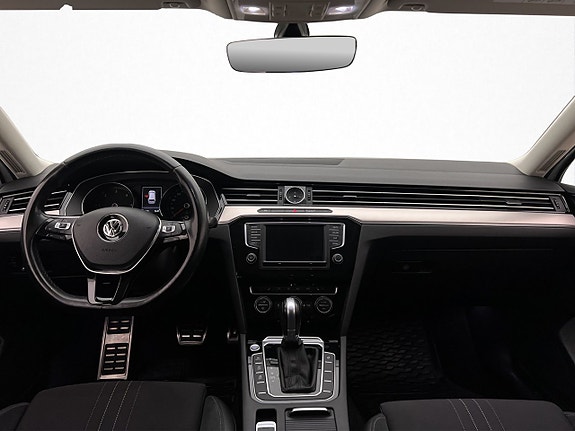Volkswagen Passat Alltrack 13 of 30