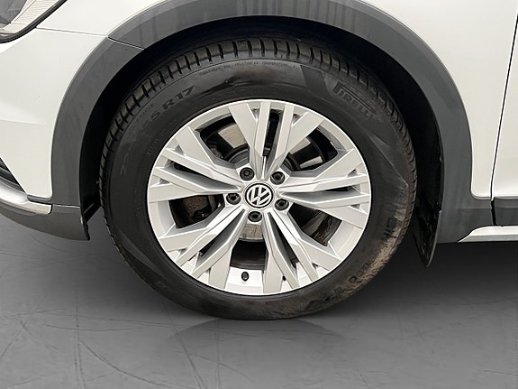 Volkswagen Passat Alltrack 27 of 30