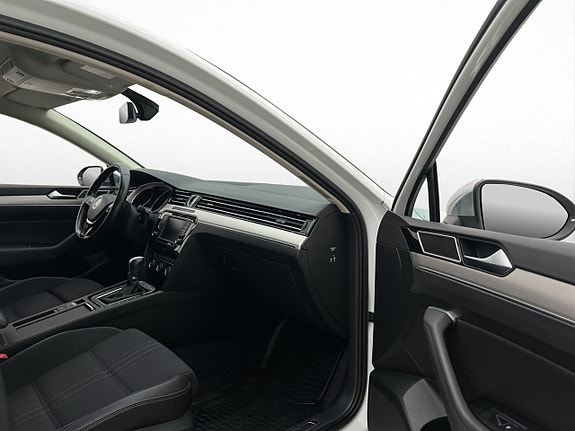 Volkswagen Passat Alltrack 23 of 30
