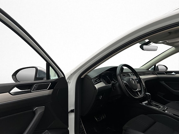 Volkswagen Passat Alltrack 11 of 30