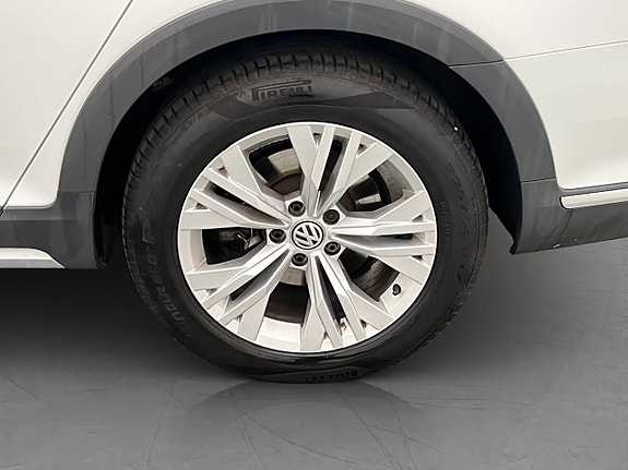 Volkswagen Passat Alltrack 29 of 30