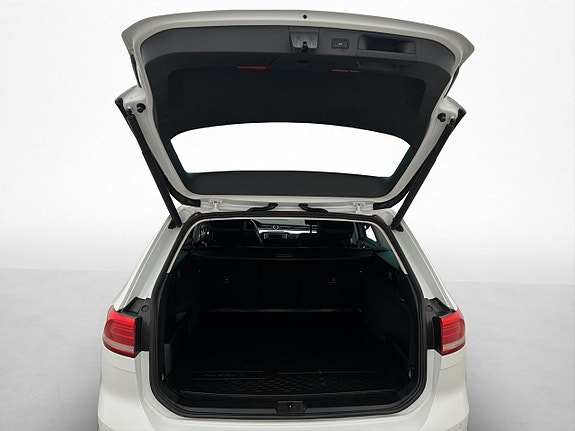 Volkswagen Passat Alltrack 26 of 30