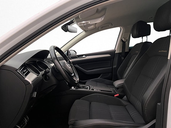Volkswagen Passat Alltrack 12 of 30