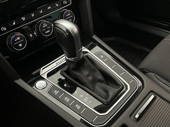 Volkswagen Passat Alltrack 21 of 30