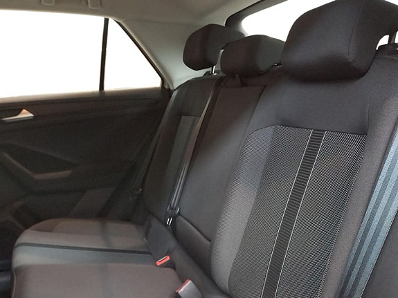Volkswagen T-Roc 10 of 10