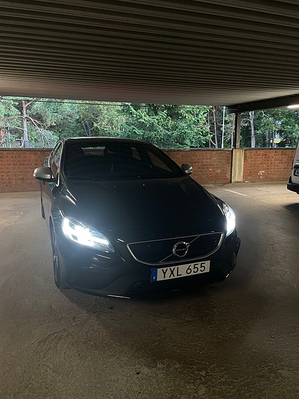 Volvo V40 2 of 10