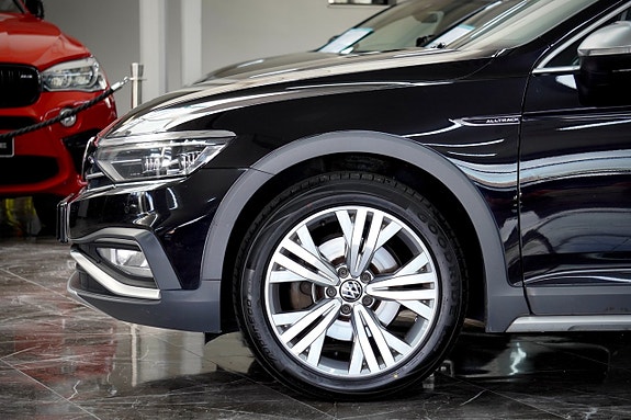 Volkswagen Passat Alltrack 8 of 17